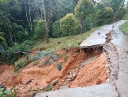 Jalan Poros Asaan-Bulo Desa Kadingeh Amblas dan Longsor, Pj Bupati Erekang : Hati-hati Kalau lewat Jalan ini