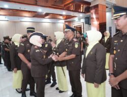 Guna Mningkatkan Kinerja Serta Regenerasi SDM, Kajati Jatim Rotasi Beberapa Kajari