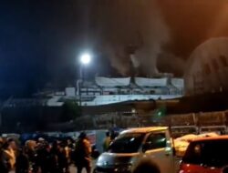 Penumpang Berhamburan Selamatkan Diri, KM Umsini Terbakar di Pelabuhan Makassar