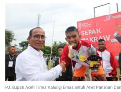Pj Bupati Aceh Timur Ir Mahyuddin, M.si Mengalungi Atelit Cabor dengan Medali