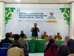 Pj Bupati Menyerahkan Langsung Bantuan Baznas Kepada 110 Mahasiswa Perguruan Tinggi
