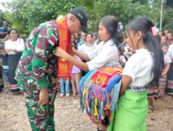 Dansatgas Yonkav 6/Naga Karimata Bersama Umat Paroki Eban Antarkan Frater