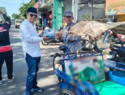 Jumat Berkah Bulan Muharam, Ormas AMI Kembali Berbagi Nasi Kotak di Pasar Sidotopo Kidul