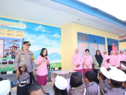 Ketua Bhayangkari Cabang Sidrap Dampingi Kapolres dalam Kunjungan ke TK Kemala