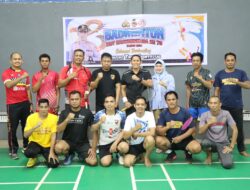 AKBP Erwin Sayh Sabet Gelar Juara 1 di Turnamen Badminton HUT Bhayangkara Ke-78