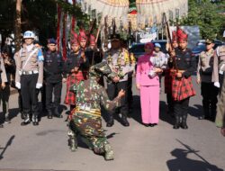 Tradisi Penyambutan Kapolda Sulsel Irjen Pol. Dr (c) Yudhiawan S.H., S.I.K., M.H., M.Si. di Mako Polda Sulsel