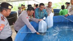 Dukung Gerakan Ketahanan Pangan Program Asta Cita Presiden RI, Polres Konawe Tebar Benih Ikan