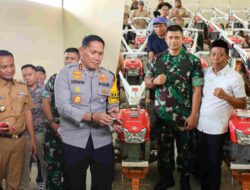 Dukung Ketahanan Pangan, Bupati – Kapolres Bone Serahkan Traktor Roda Dua ke Brigade Pangan