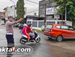 Senyum dan Pelayanan, Polantas Sidrap Amankan Lalu Lintas Pagi Hari