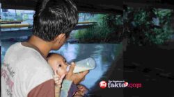 Viral, Kisah Pilu Seorang Pria dan Bayi Perempuannya Tinggal di Kolong Jembatan