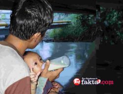 Viral, Kisah Pilu Seorang Pria dan Bayi Perempuannya Tinggal di Kolong Jembatan
