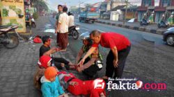 Naas Pengemudi Vario dan Tiga Penumpangnya Terserempet Truk Trailer