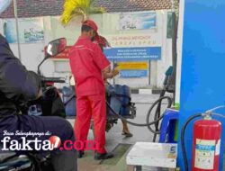 Wow! Ada Uang Tip, BBM Subsidi Bebas Digasak Pakai Dirigen di SPBU Sidorejo Bojonegoro