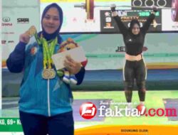 Bukan Kaleng-Kaleng, Tika Angkat 82 Kg Langsung Raih Emas