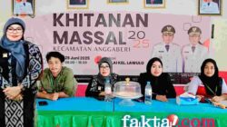 Meski Diguyur Hujan, Warga Kelurahan Lawulo Antusias Mengikuti Kegiatan Khitanan Massal