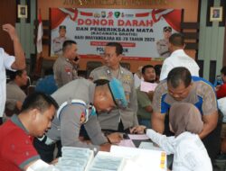 Bakti Sosial Hari Bhayangkara ke-79, Polres Gresik Gelar Donor Darah dan Bagikan Kacamata Gratis