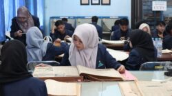 Perpustakaan Stikosa AWS Menjadi Rujukan Favorit Mahasiswa UIN KH Achmad Siddiq Jember