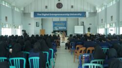 Pesan Syaharuddin di Pembekalan KKN UMS Rappang: Mahasiswa Harus Jadi Solusi dan Penggerak Perubahan