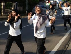 Langkah Sehat Menuju Layanan Prima: Jalan Santai Pegawai Dispussip Bojonegoro