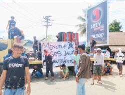 Aliansi Masyarakat Puriala dan Lambuya Bersatu Gelar Aksi: Desak Gubernur Segera Perbaiki Jalan Poros Lambuya – Motaha