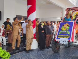 Ratusan Alsintan Hiasi Jalanan Sidrap, Karnaval Pangan Warnai HUT RI ke-80