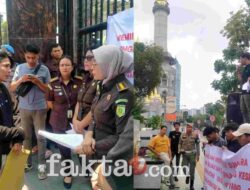 Dugaan Korupsi Smart Board dan Meubilair, Demonstran ‘Geruduk’ Kejati Sumut dan Kantor Gubernur