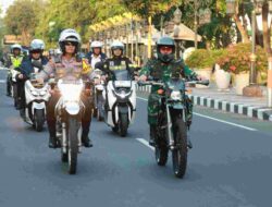 Patroli Gabungan Skala Besar, Polres Gresik bersama Kodim 0817/Gresik Pastikan Keamanan Masyarakat