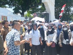 Diduga Ada Honorer “TITIPAN” dalam Pengangkatan Pegawai Paruh Waktu , Ratusan Tenaga Honorer Teknis Geruduk Kantor Bupati Konawe