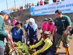 World Cleanup Day, Khofifah dan DLH Jatim Gaungkan Gerakan Sungai Bersih