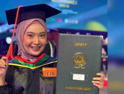 Kado Terindah untuk Ibu dan Mendiang Ayah Tercinta, Nur Syifa Nadiastuti, Wisudawati Inspiratif FEB UNJ 2025 dengan 150 Prestasi
