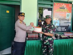 Polsek Gunung Anyar Beri Kejutan Spesial untuk Koramil 0830/11 Rungkut di Momen HUT ke-80 TNI