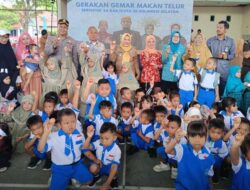 Gerakan Makan Telur Serentak Berlangsung Semarak di Sidrap