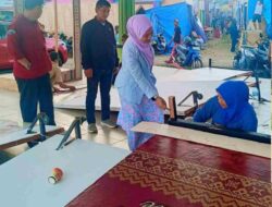 Pastikan Kesiapan, Ketua Dekranasda Konawe Tinjau Persiapan Stand Expo Pembangunan Desa 2025