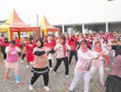 Sarapan Minggu Santai di Aston Sidoarjo Diserbu Massa Berkostum Pink