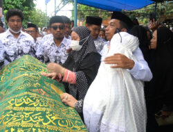 Bupati Sidrap Lepas Jenazah Ketua PGRI Panca Rijang, Dr. Rustam Efendy Rasyid