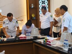 Bupati Yusran Serahkan Aset Eks BKPMD ke Bawaslu Konawe