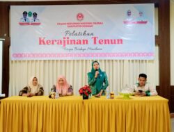 Ketua Dekranasda Konawe Tutup Pelatihan Tenun, Dorong Perajin Terus Berkarya