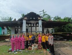 Wujud Peduli, Polres Konawe Salurkan Bantuan Sosial Pada Korban Kebakaran rumah di Desa Sonay Kec. Puriala Kab. Konawe
