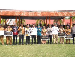 Peringati Hari Desa Nasional, Bupati Konawe Serahkan Dividen Bank Bahteramas