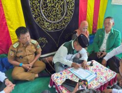 Kades Momea Dampingi Warga Manado Ikrarkan Syahadat di KUA