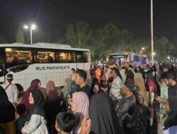 Sujud Syukur Warnai Kedatangan 317 Jamaah Annur Travel–JRW di Sidrap