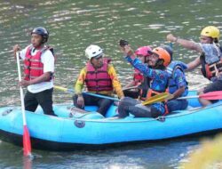 Bupati Sidrap Bersama Ratusan Rafter Tanah Air Jajal Arung Jeram Sungai Bila