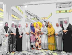 Kades Mokowu, Ibu Nirwana Hadiri Buka Puasa Bersama di Rujab Bupati Konawe