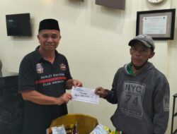 Owner Hotel Grand Sidny Sidrap Bagikan Ratusan Paket Sembako Jelang Idul Fitri