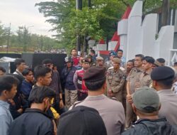 Kantor Bupati Gowa Memanas! Ratusan Orang Bawa Spanduk “Gowa Darurat”, Ada Apa?