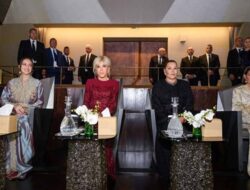 Putri Lalla Khadija, Lalla Meryem, & Lalla Hasnaa, Didampingi Brigitte Macron, Menghadiri Pertunjukan Pembukaan Teater Kerajaan Rabat