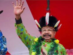 Dari Belantara Karubaga ke Singgasana Gubernur: Kisah John Tabo Menjemput Takdir