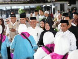 Suasana Haru Iringi Pelepasan Kloter 40 Jemaah Haji Sidrap, Bupati Syaharuddin Alrif: Jaga Kesehatan dan Kekompakan
