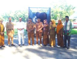 Bupati Konawe Serahkan Sapi Kurban Bantuan Presiden Prabowo untuk Warga Desa Tabanggele