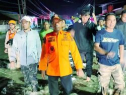 Bupati “Nekat” di Tengah Banjir: Kala Syaharuddin Alrif Menukar Selimut dengan Sepatu Bot